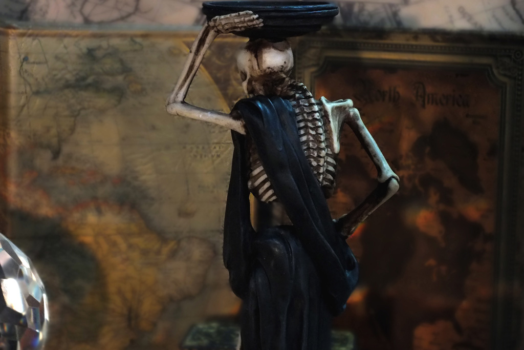 ゴシックスケルトンスタチュー(像)＆キャンドルホルダー Gothic Skeleton Statue Tea Light Candle