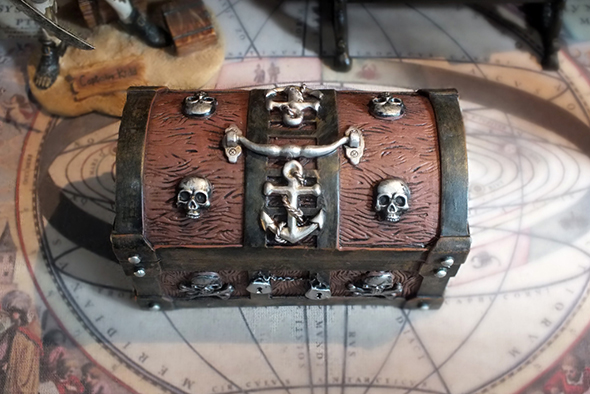 パイレーツスカル チェスト スカルボックス(海賊宝箱)  Wooden Pirate Skull Treasure Chest Box 