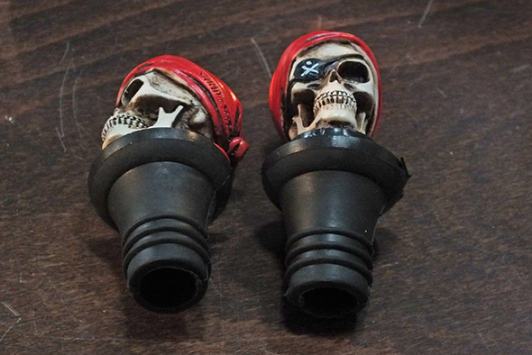 パイレーツ(海賊)スカル ワインストッパー(ペア) Pirate Skull Wine Stopper 2P 