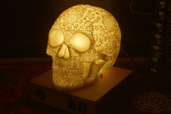 フローラルスカルシェード テーブルランプ Day of the Dead Floral Skull Lamp