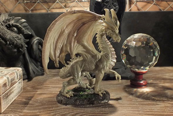ワイズオールドドラゴンフィギュア Wise Old Dragon Figurine 