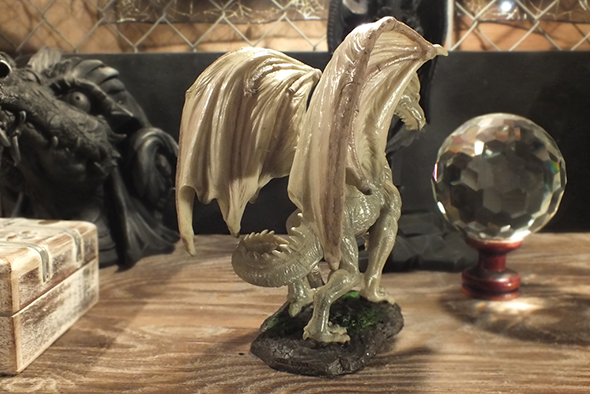 ワイズオールドドラゴンフィギュア Wise Old Dragon Figurine 