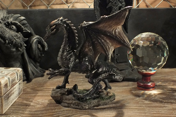 ミディアム ブラックミッドナイトドラゴン フィギュア Medium Black Midnight Dragon Figurine 