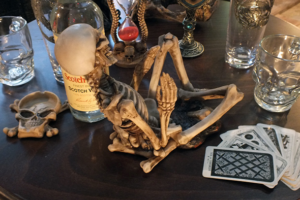 スケルトンワインボトルホルダー Skeleton Wine Bottle Holder