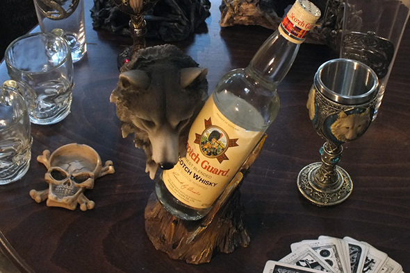 ワイルドウルフヘッド(オオカミ)ワインボトルホルダー Wild Wolf Head Wine Bottle Holder