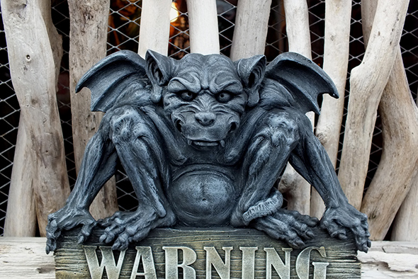 ガーゴイル 警告サイン ハンギングプラーク Gargoyle Warning Plaque Protected by Gargoyles