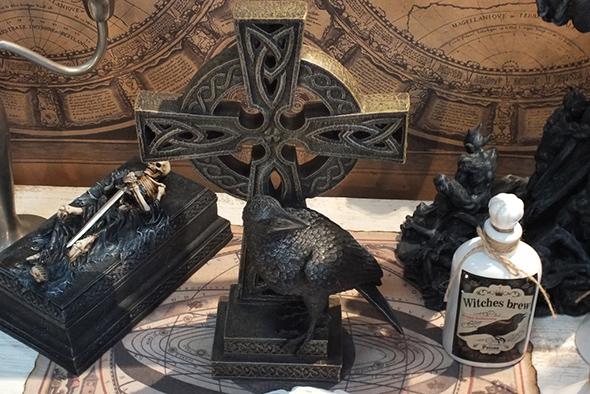 レイヴンオンセルティッククロス スタチュー(像) Celtic Cross with Raven Statue