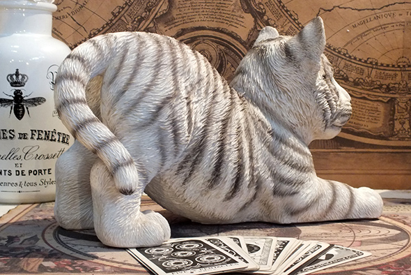 ホワイトタイガー・白虎の子供 スタチュー アニマルフィギュア White Tiger Cub Statue Animal Figurine