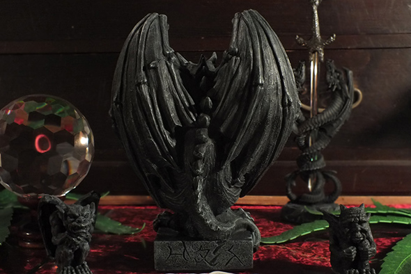 ガーゴイルキャンドルホルダー スタチュー(像) Gargoyle Clutching Candle Holder Statue   