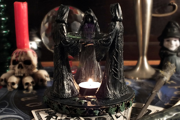 マザーメイデントリプル女神(3魔術師)オイルバーナー オブジェ Triple Goddess Maiden Mother Crone Oil Burner Figurine