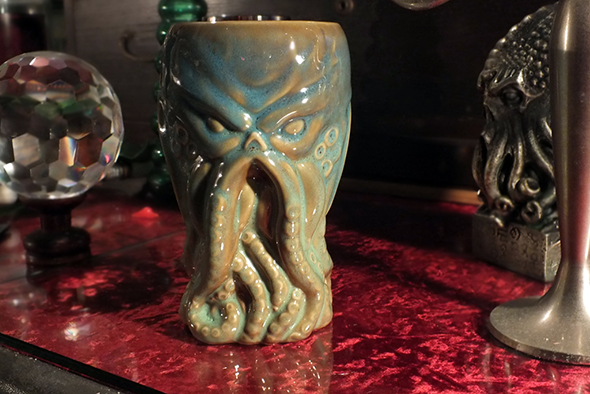 クトゥルフ・モンスタークラーケン セラミックトールパイントマグカップ Cthulhu Monster Kraken Pint Ceramic Mug