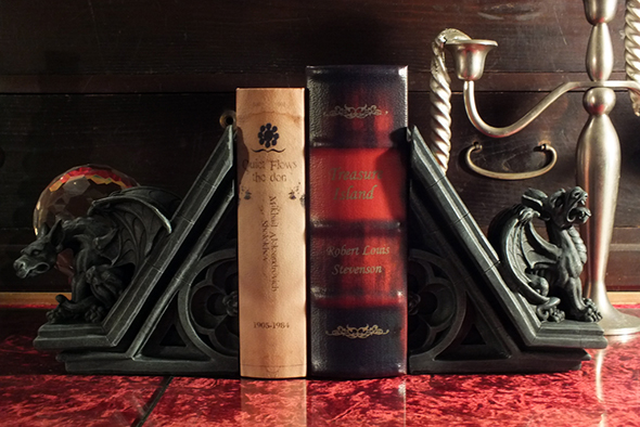 ゴシックガーゴイル スカルプチュラルブックエンドセット Gothic Gargoyle Sculptural Bookend set 8293