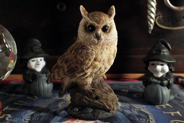 ワシミミズクスタチュー(像)サウンドセンサー付フィギュア Eagle Owl Statue with Sound
