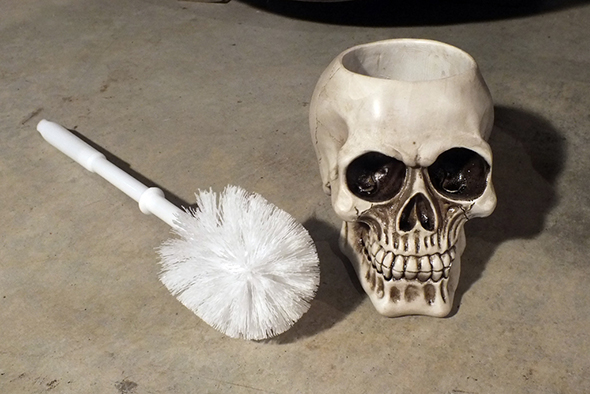 スカルトイレブラシホルダー付きブラシ Skull Toilet Brush Holder  
