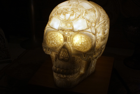 マヤ文明 アステカ(暦石)カレンダー アステカスカルシェード テーブルランプ Aztec Skull Desk Lamp
  
