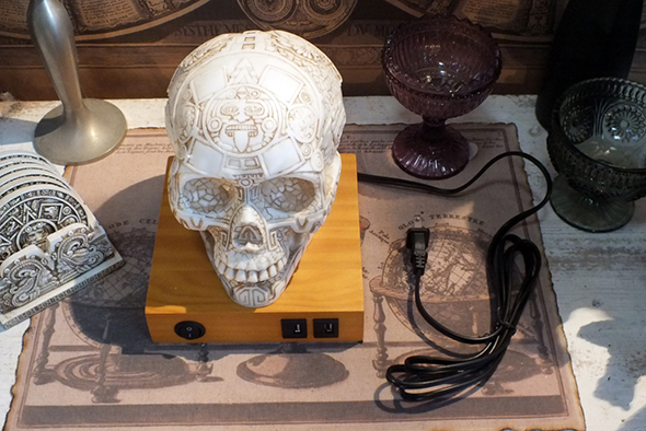 マヤ文明 アステカ(暦石)カレンダー アステカスカルシェード テーブルランプ Aztec Skull Desk Lamp
  
