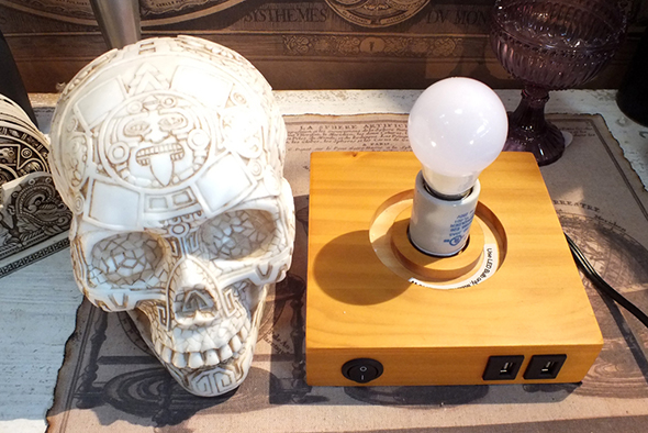 マヤ文明 アステカ(暦石)カレンダー アステカスカルシェード テーブルランプ Aztec Skull Desk Lamp
  
