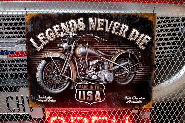 USティンサインプレート リジェンドUSA LEGENDS NEVER DIE
